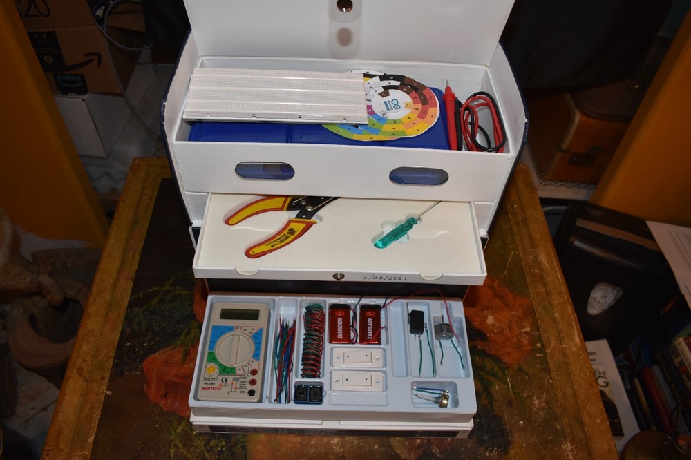 Mand Labs Step by Step Electronics Series Kit - 1. No Videos.