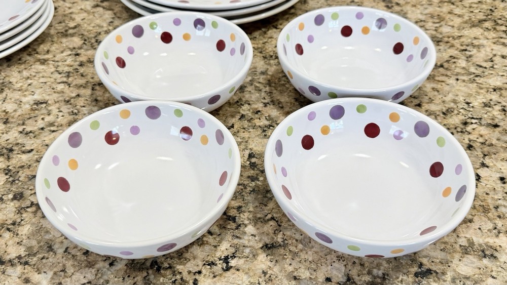 Pampered Chef Simple Additions Dots 16pc Dinnerware Set Service 4 UNUSED