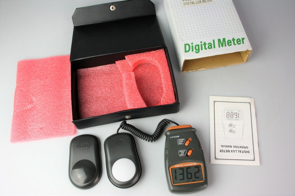 Digital LUX Meter LX1020B w/ Case