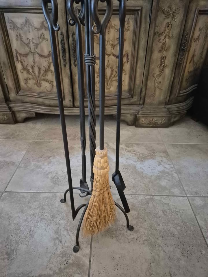 Pottery Barn Vintage Wrought Iron Fireplace Tool Set 4pc w Stand