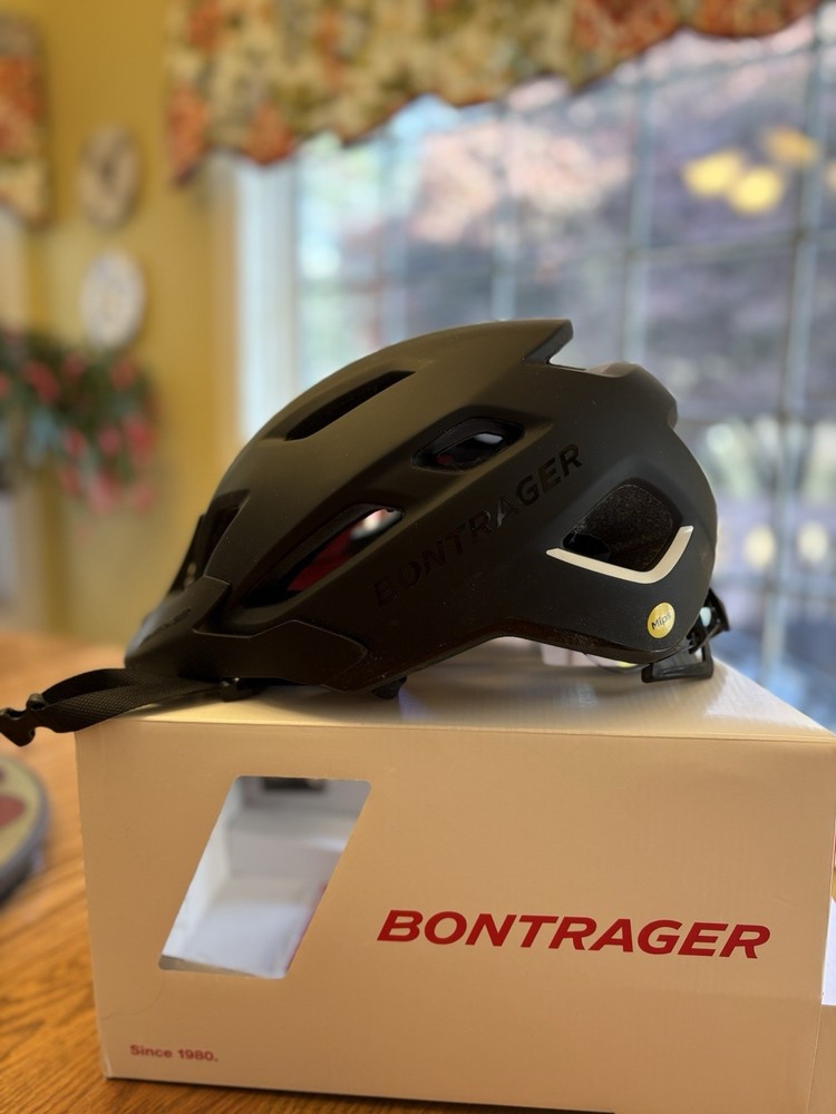 Montrager XL Quantum MIPS Helmet