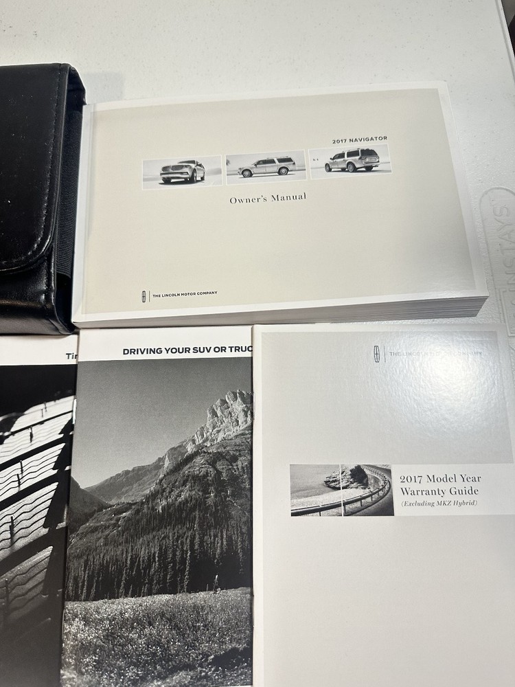 Lincoln Navigator 2017 Owner's Manual