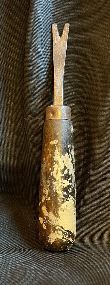 Vintage Wood Handle Staple/Nail Pulling Tool