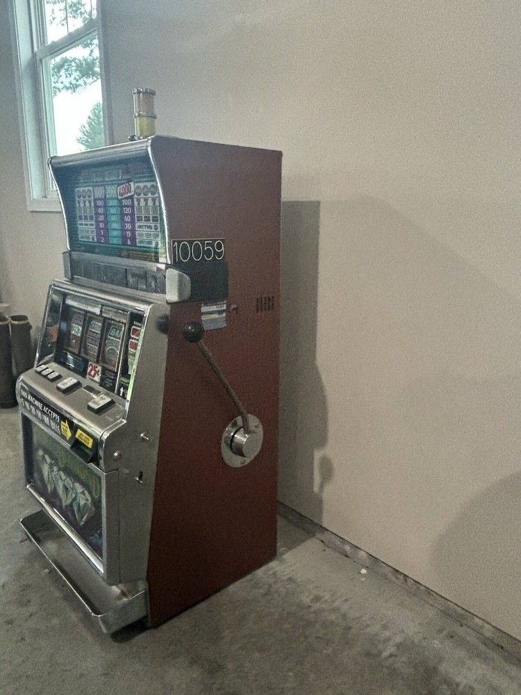 Triple Diamonds Poker Machine
