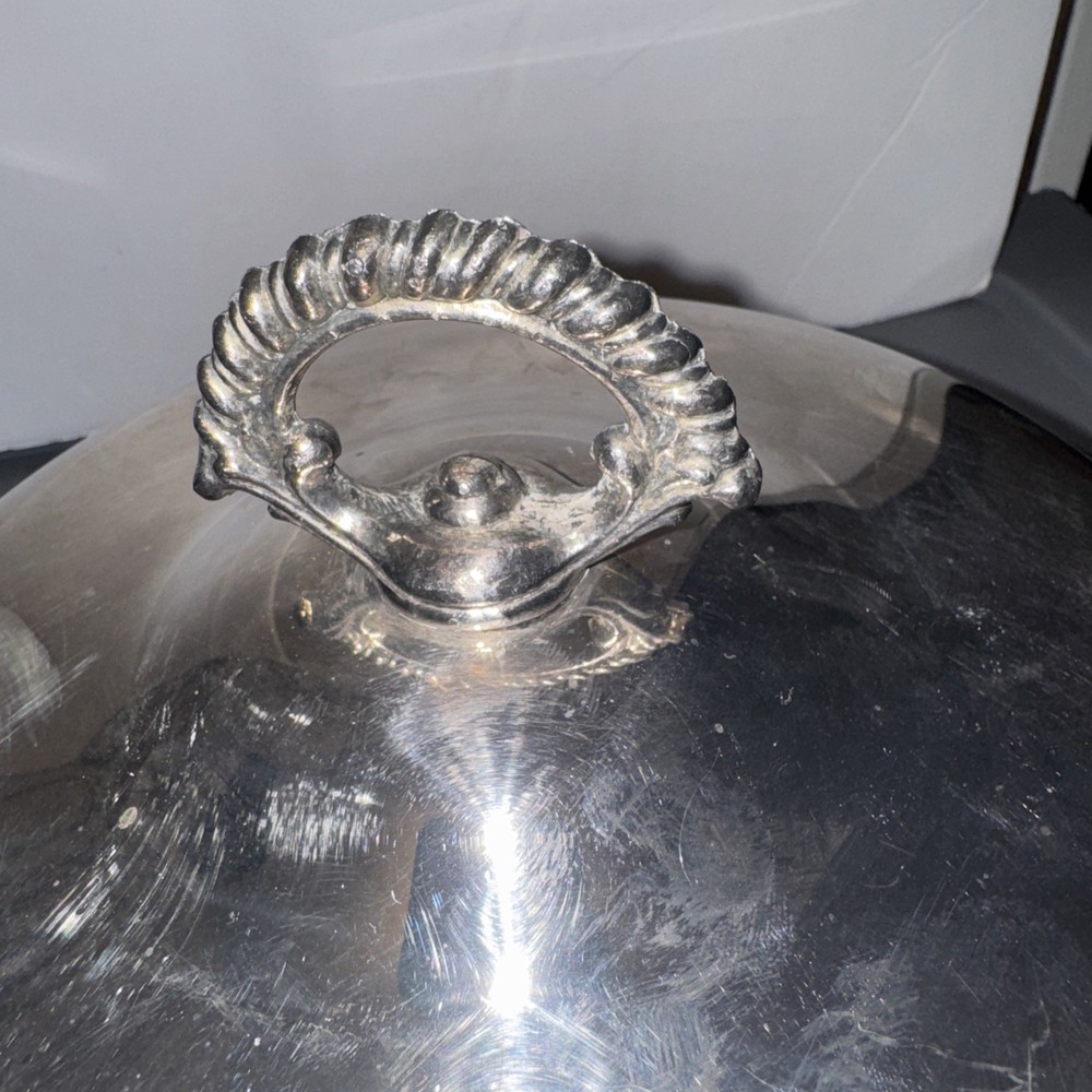 WM ROGERS 862 Silverplate Round Serving Bowl With Lid & PYREX Insert pre owned