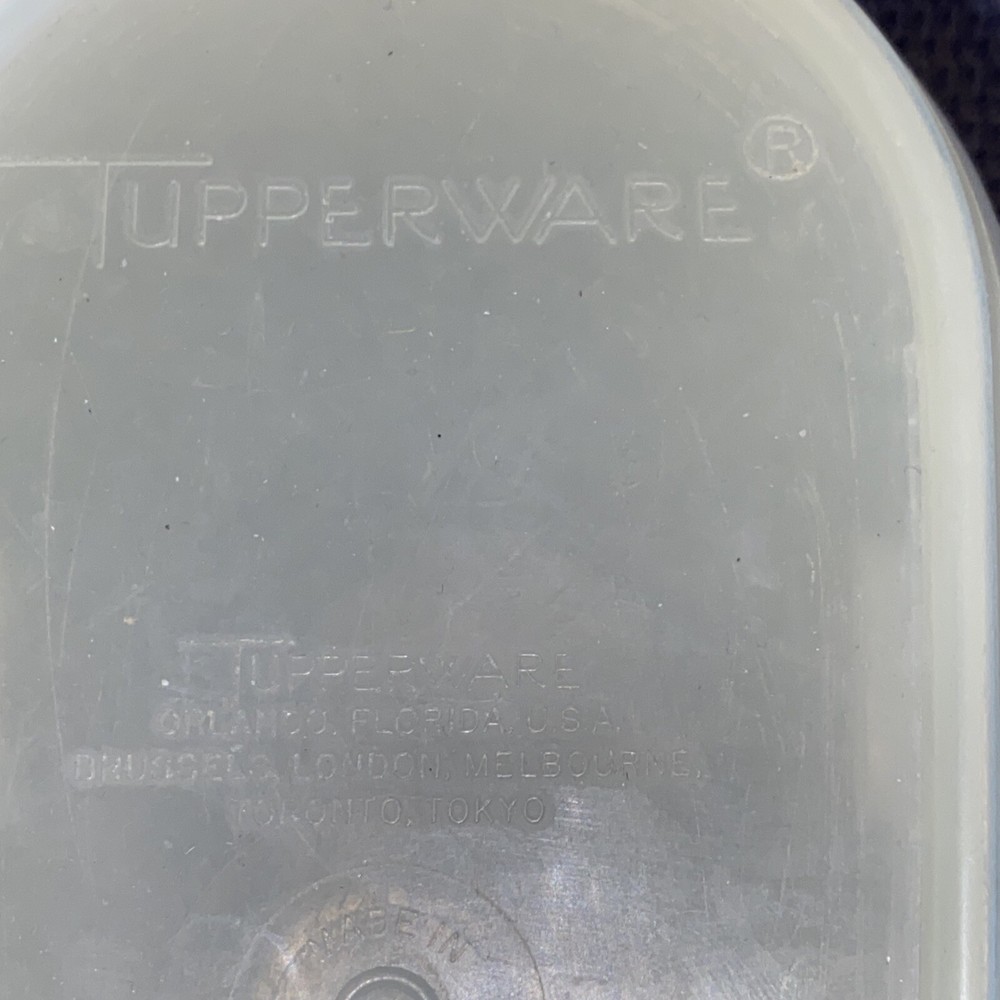 Vtg. Tupperware Beverage Pitcher/Container 510-4 (No handle)
