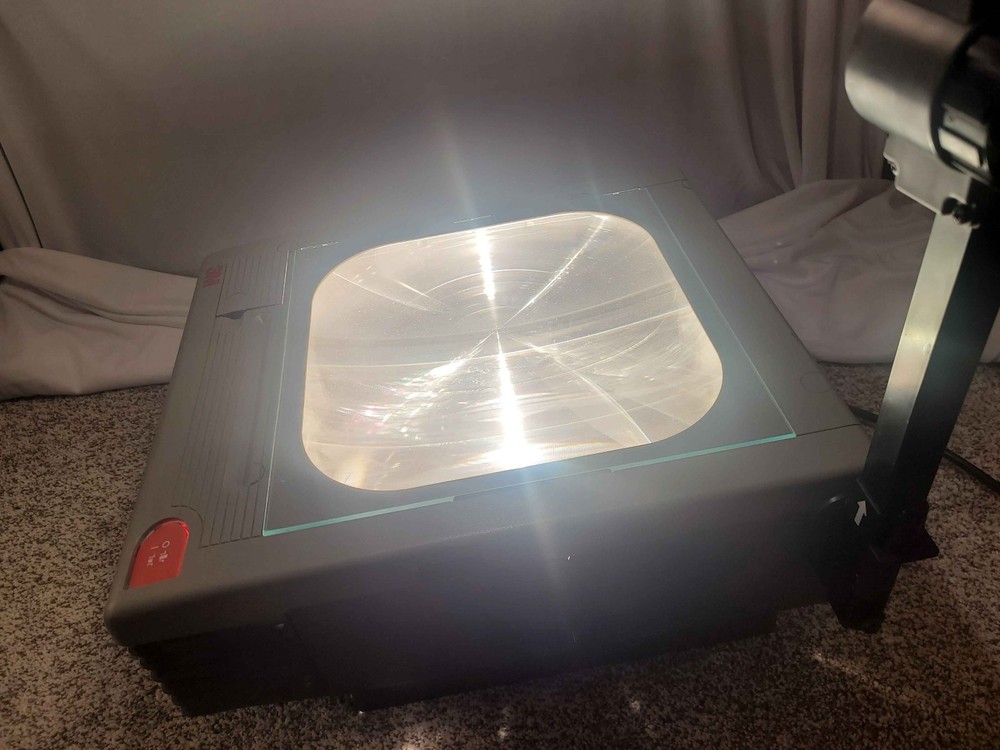3M 9085 Overhead Transparency Projector