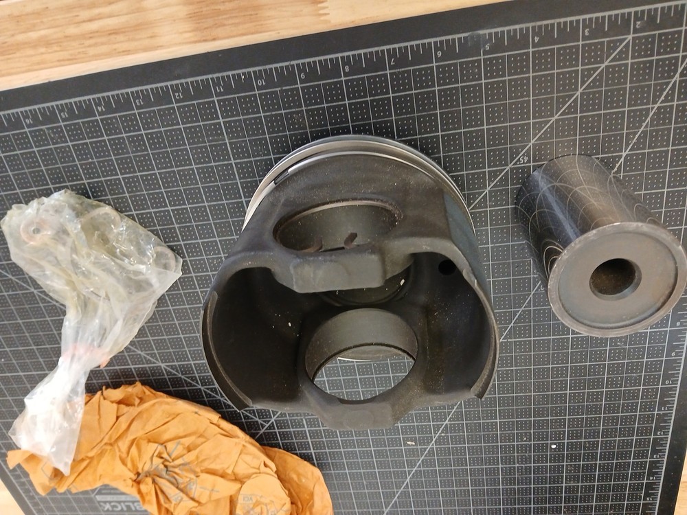 Detroit DDE A4720303317  Piston Assembly
