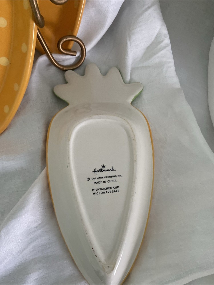 4 Hallmark Carrot Shaped Bunny Treats Plates Easter Spring
