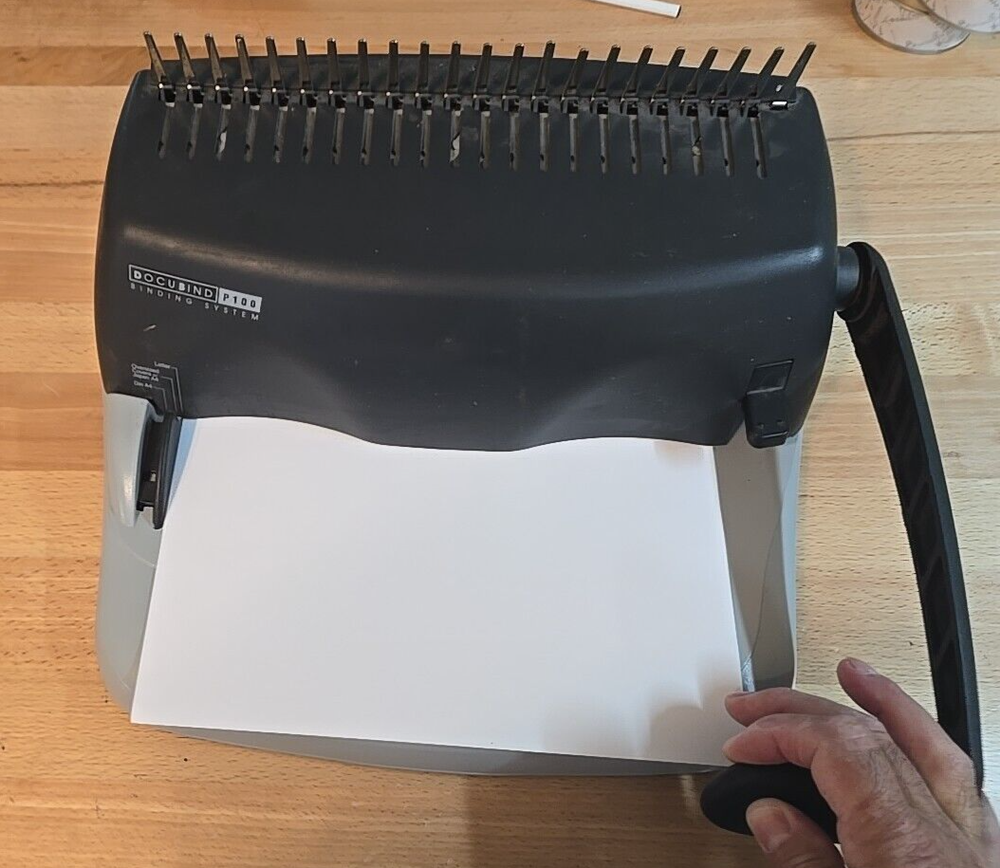 GBC CombBind Doubind P100 Comb Binding Machine w/ Extra Combs