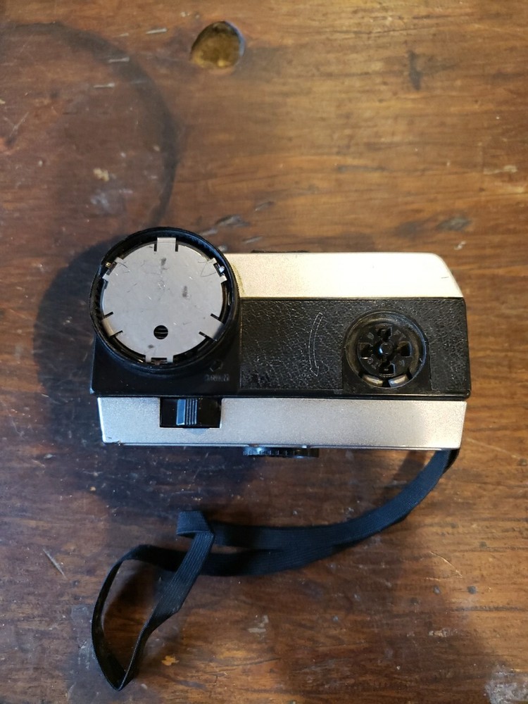 KODAK INSTAMATIC 404 CAMERA Untested