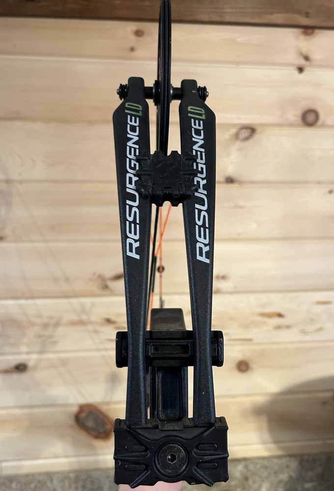 Black Bear Archery Resurgence Compound Bow LD - Right Hand