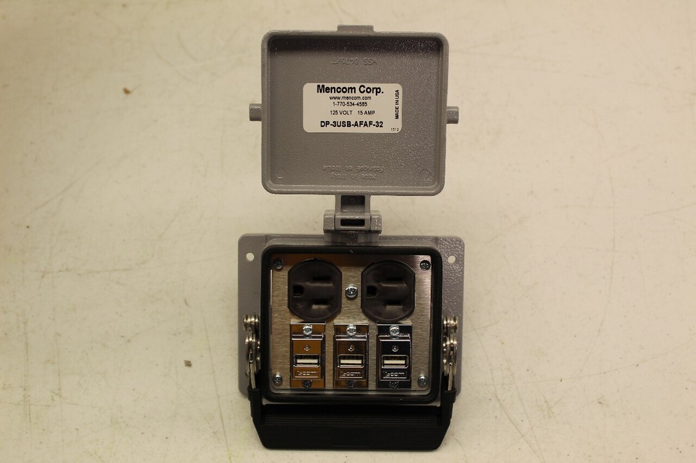 Mencom DP-3USB-AFAF-32 Panel Interface Connector New In Box