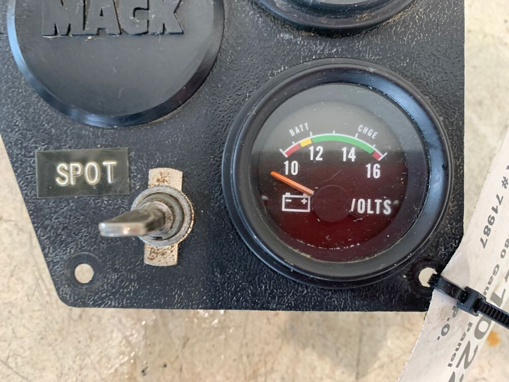 1991 Mack RD680 Gauge Panel (716-10226)