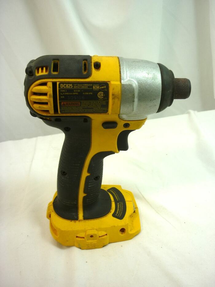 Dewalt DC825 1/4" Cordless Impact Driver Type 3  25E018