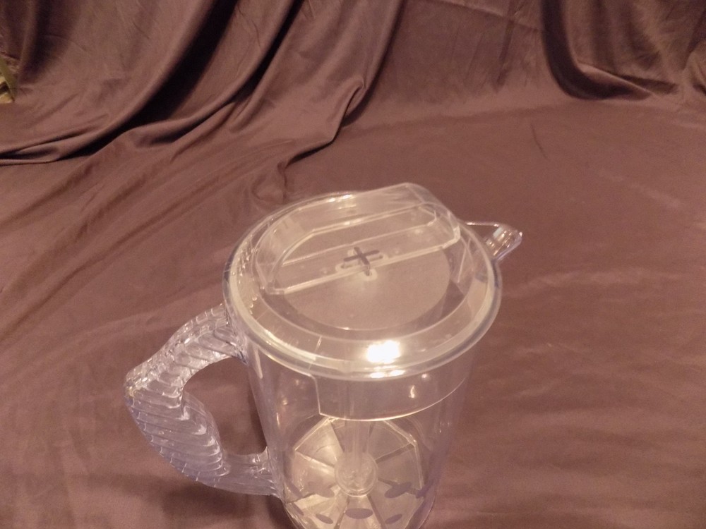 The Pampered Chef Pitcher Quick Stir 2 Quart Polka Dot Pattern # 2272