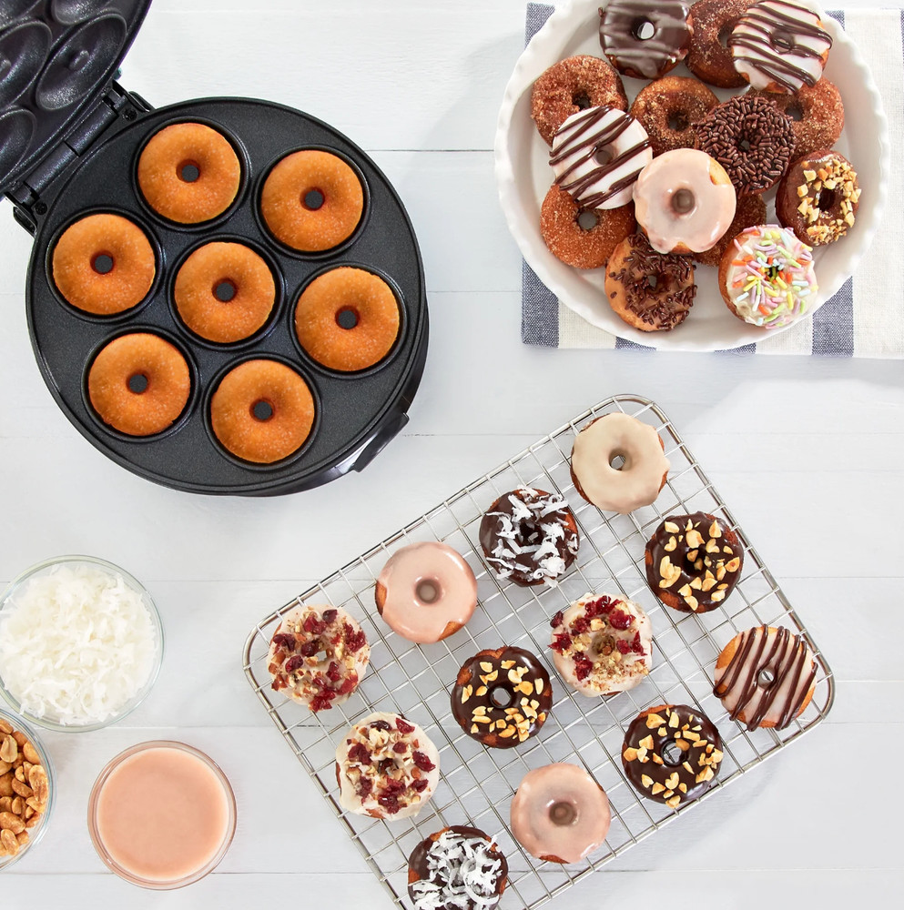 New In Box Dash - Express Mini Donut Maker - Nonstick - 7 Mini Donuts