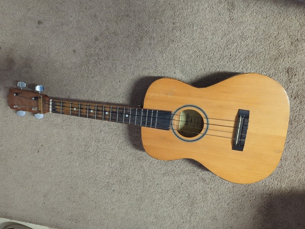 Amigo AMB7 Ukulele (V26767) Made In Romania 4 String