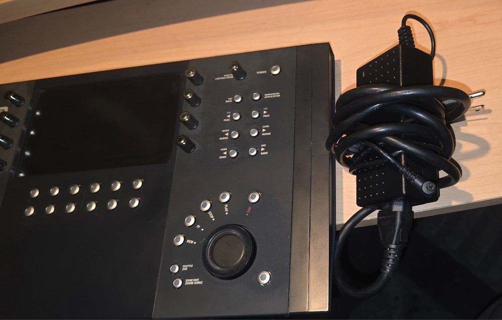 Avid Artist Control Touch Screen Control Surface with 4-Faders