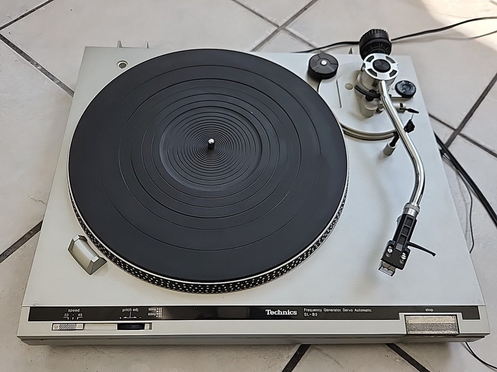 Technics Model SL-B2 Belt Drive Frequency Generator Turntable Tested -READ