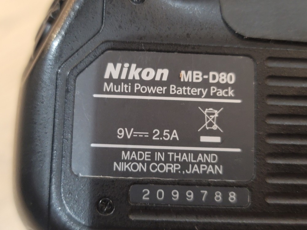 Nikon MB-D80 Multi Power Battery Pack Grip for D80