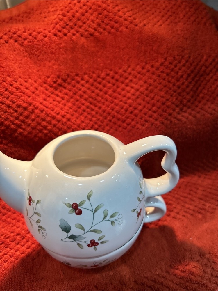 Pfaltzgraff Winterberry Tea For One Pot & Cup Set