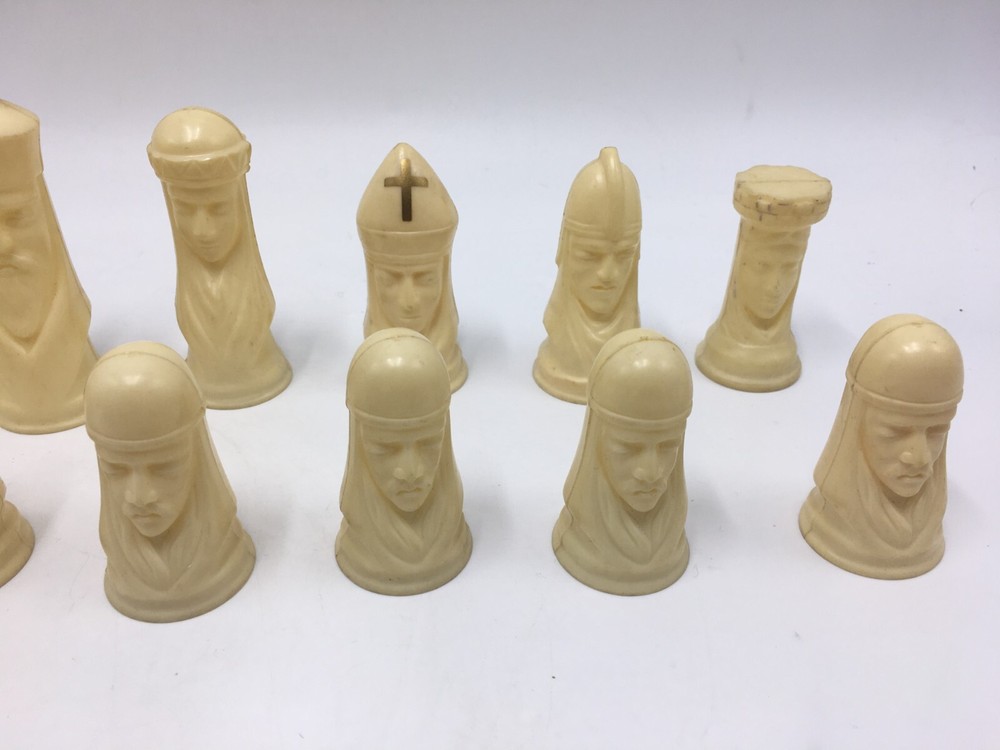 Vintage Plastic Chess Set Complete - Black & White (Unbranded)