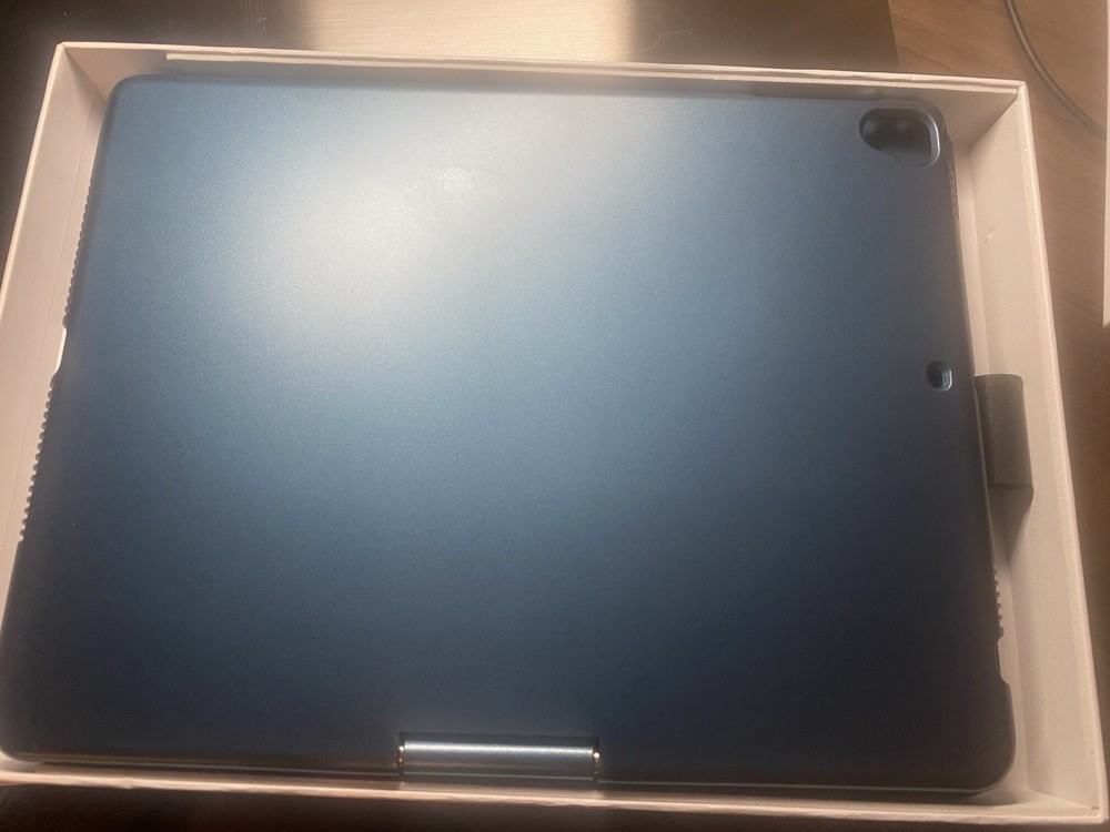 YEKBEE TYPECASE 360X Keyboard Case For iPad 9.7 Blue Open Box