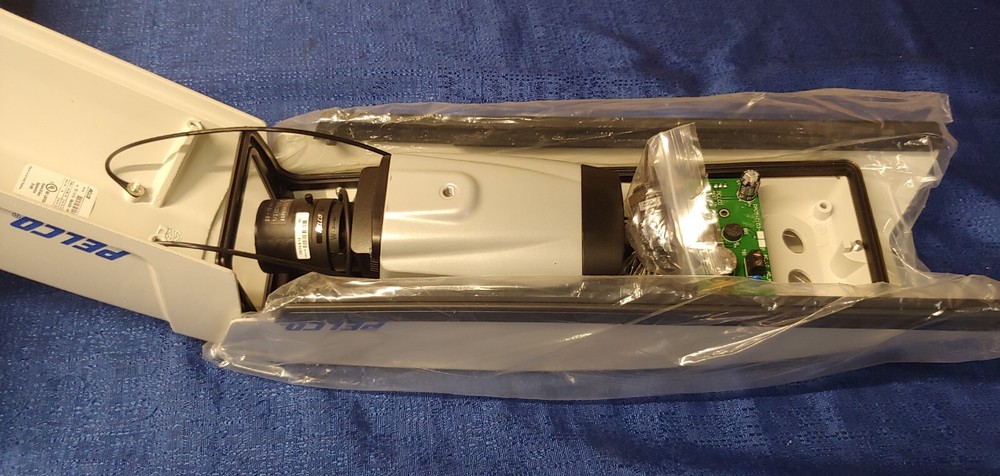 Pelco IXS0DNI2-EAT Security Camera & Enclosure