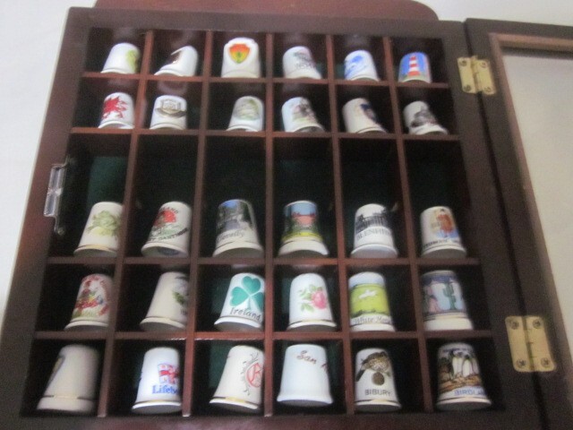 thimbles 30 in glass fonted display case old used