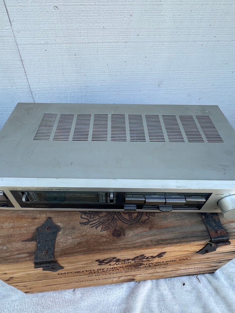 JVC A-K100 Stereo Integrated Amplifier Powers On