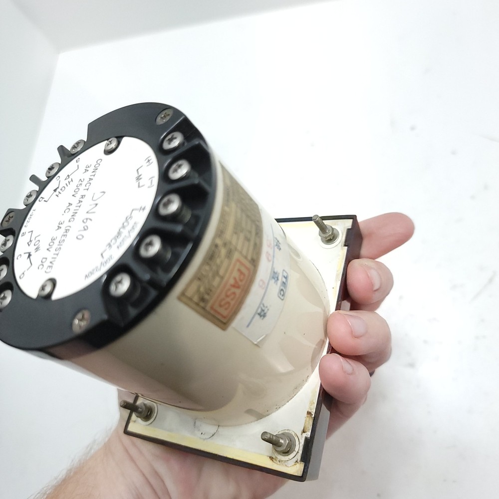 Tsuruga NRC-100HL 0-40VDC Voltmeter