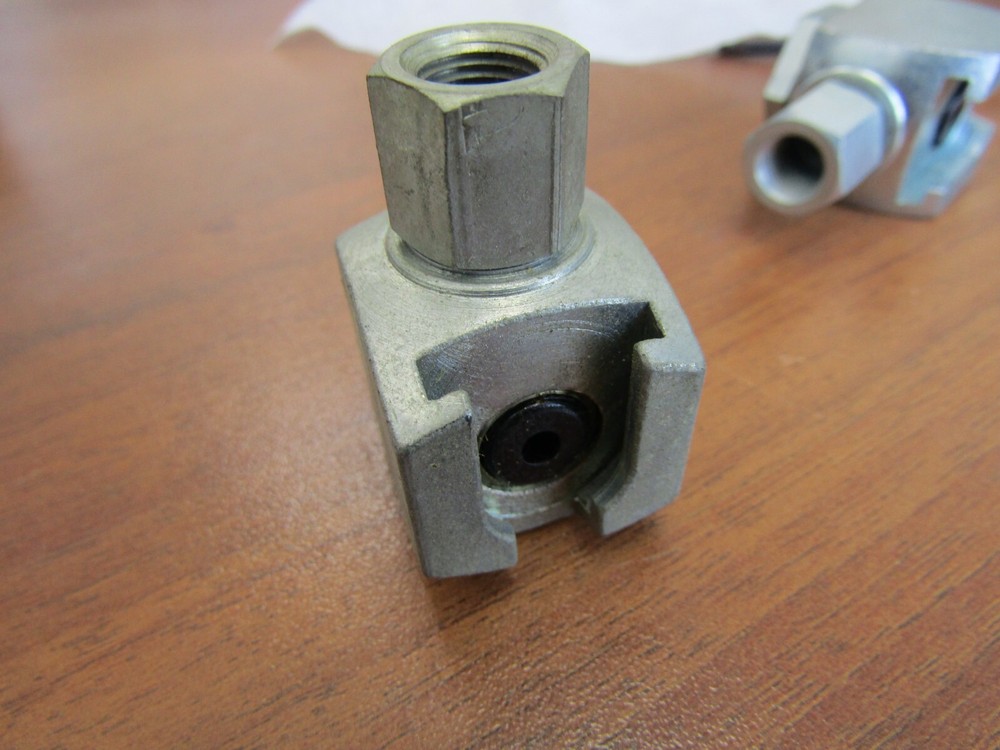 🔥 SEALED IN BAG NEW ALEMITE 42030-A PULL ON BUTTON HEAD COUPLER