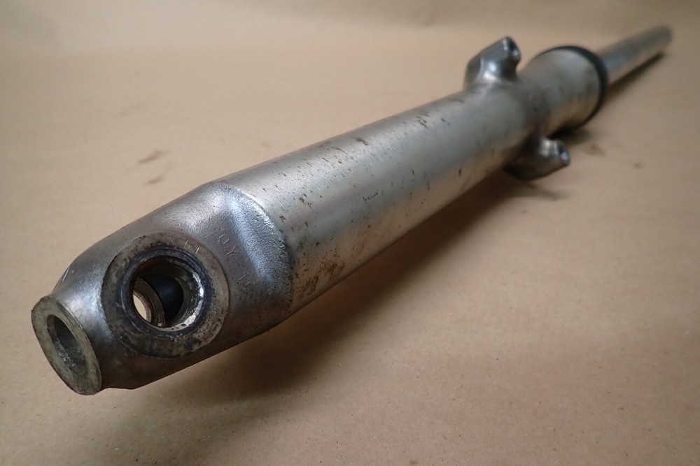1981 SUZUKI GS550T RIGHT FORK TUBE