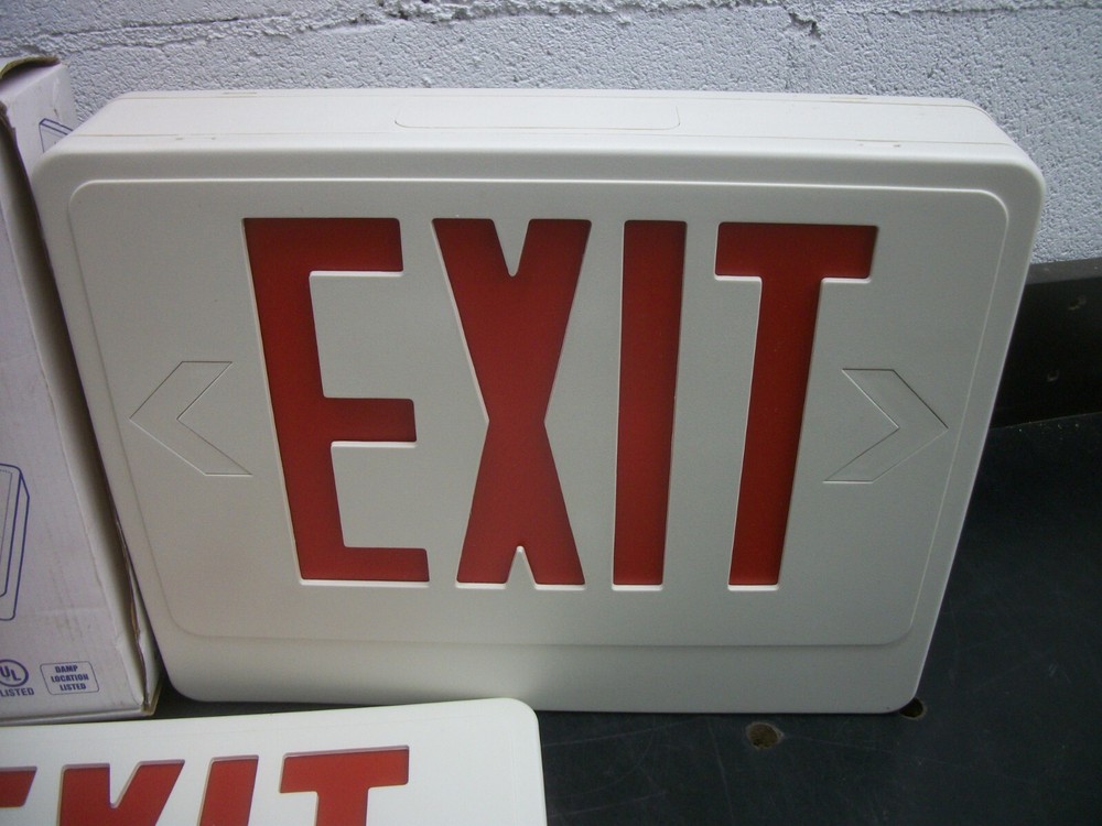 UNIVERSAL EMERGENCY EXIT LIGHTING FIXTURE EZXTEU2RWEMRC NIB