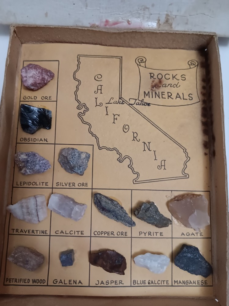1940's Rockhound  ROCK & MINERAL SET
