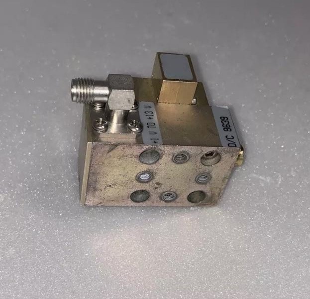 MICROWAVE OSCILLATOR TUNABLE 24Ghz DRO .TESTED