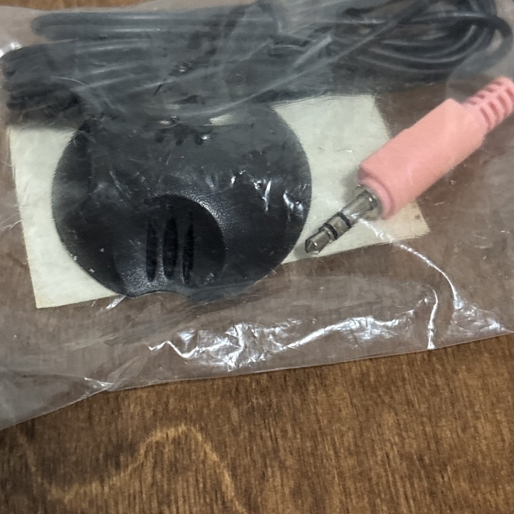 Labtec Model 7303 Wired Microphone 3.5mm Plug New In Plastic Bag