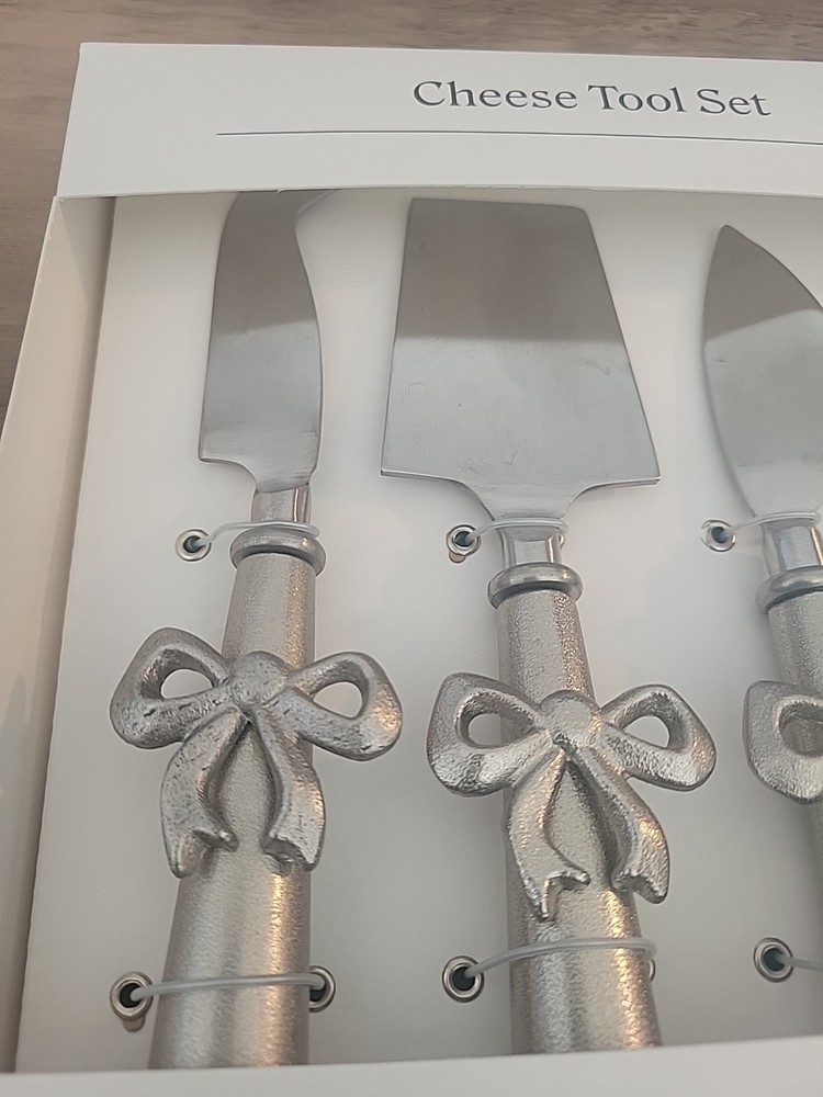Threahold Target 4 Piece Cheese Tool Set. Metal. Bow Detail