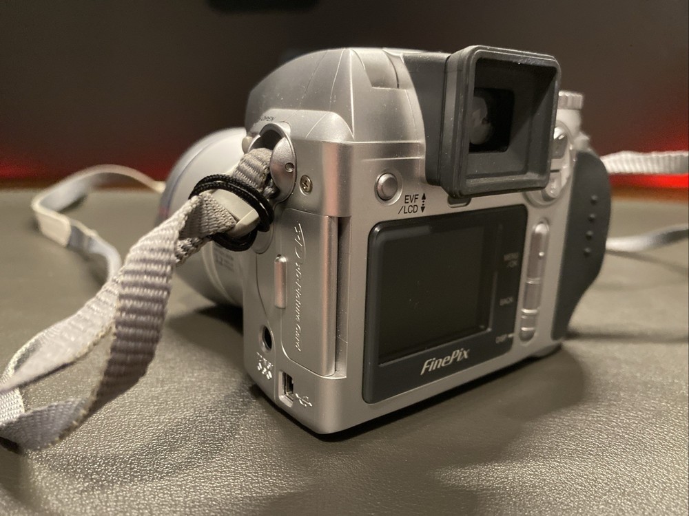 Fujifilm FinePix S304 Digital Camera Silver Working Condition