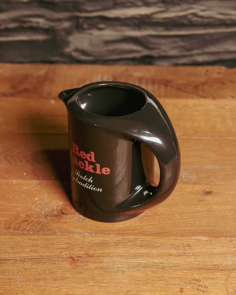 Red Hackle Scotch Whisky Jug [w877]