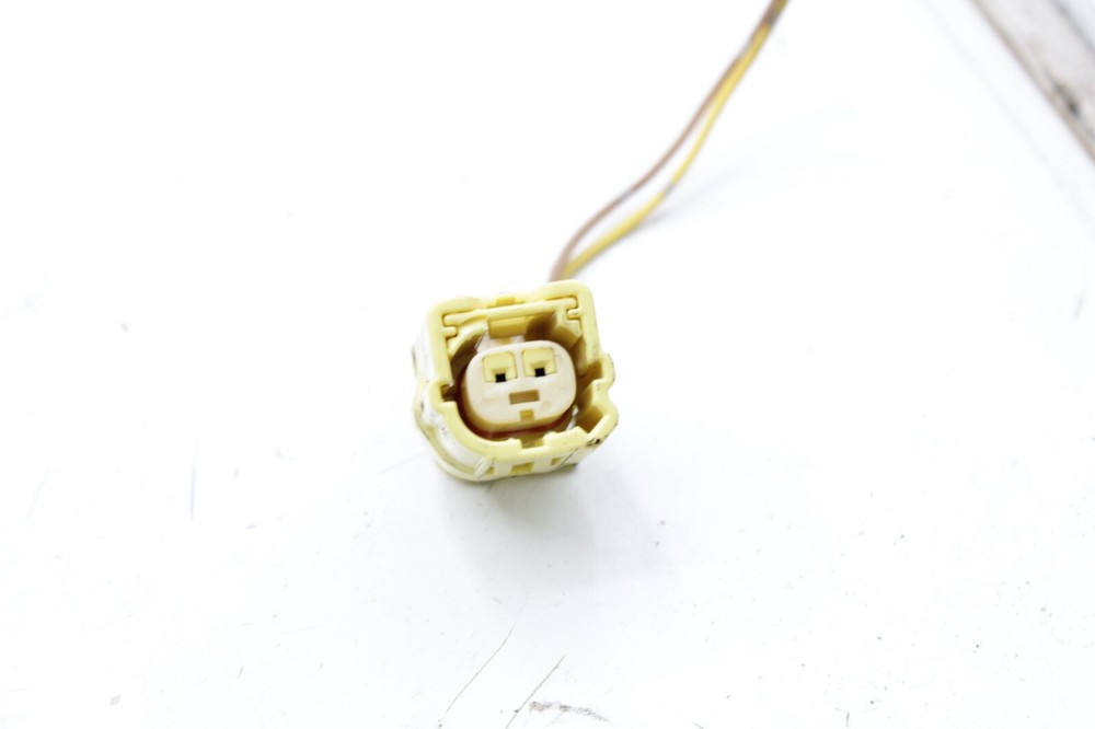 2009-2015  Nissan Xterra connector  front sensor oem e18