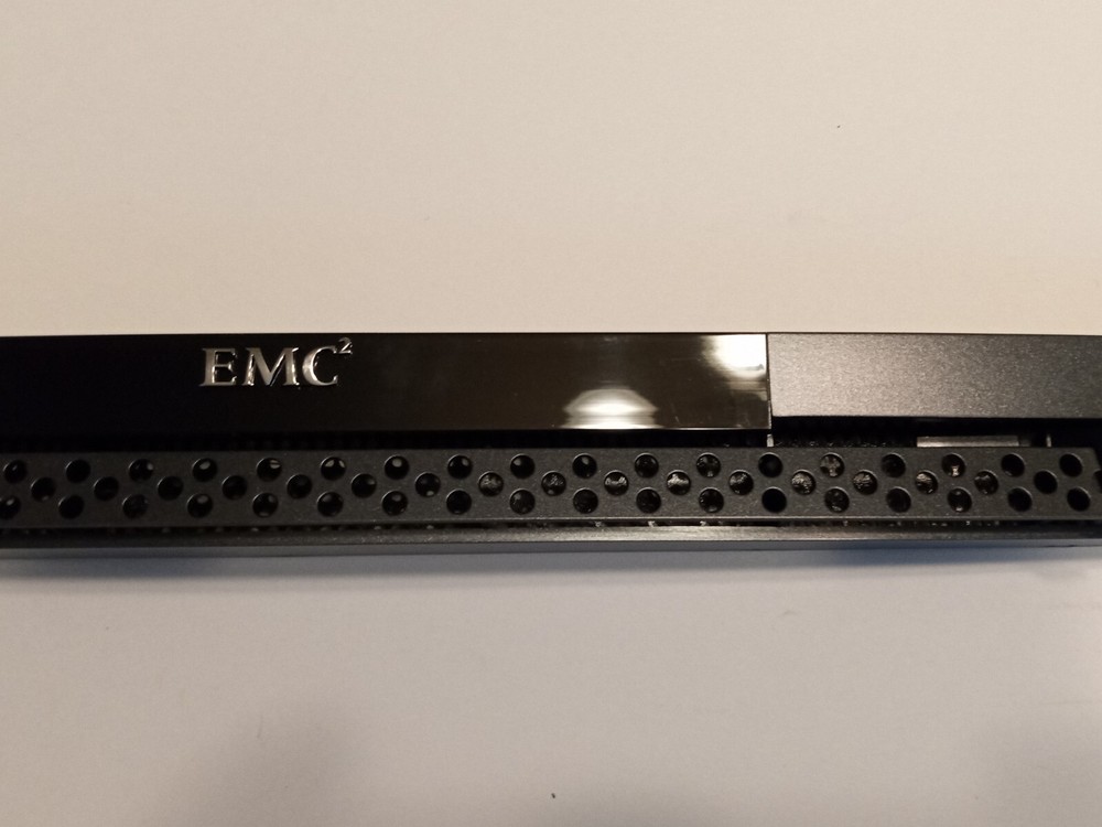 Very nice pre-owned EMC2 server filler panel front bezel face plate #100-563-101