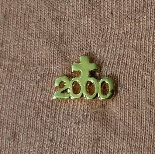 Gold Tone Cross Year 2000 Millenium Jacket Lapel Pin religious