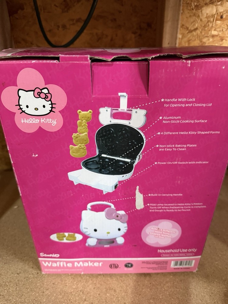 Hello Kitty Waffle Maker KT5221 New Open Box