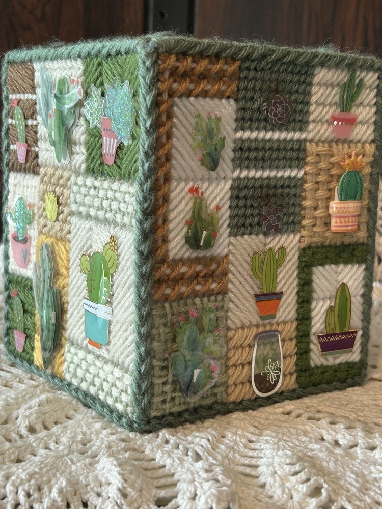 CACTUS SAMPLER  / CACTI PLANTS  NEW - HANDMADE - PLASTIC CANVAS TISSUE BOX COVER