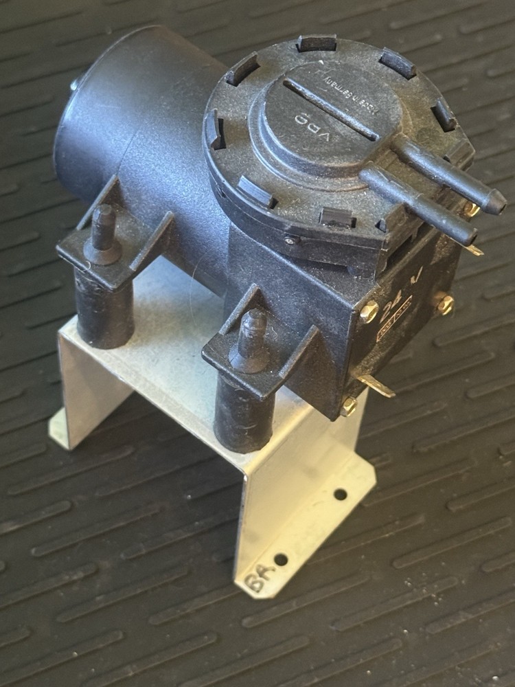 Tested - ASF THOMAS D-82178 PUCHHEIM PUMP ~ 70120005 ~ 24V ~ w/ Bracket