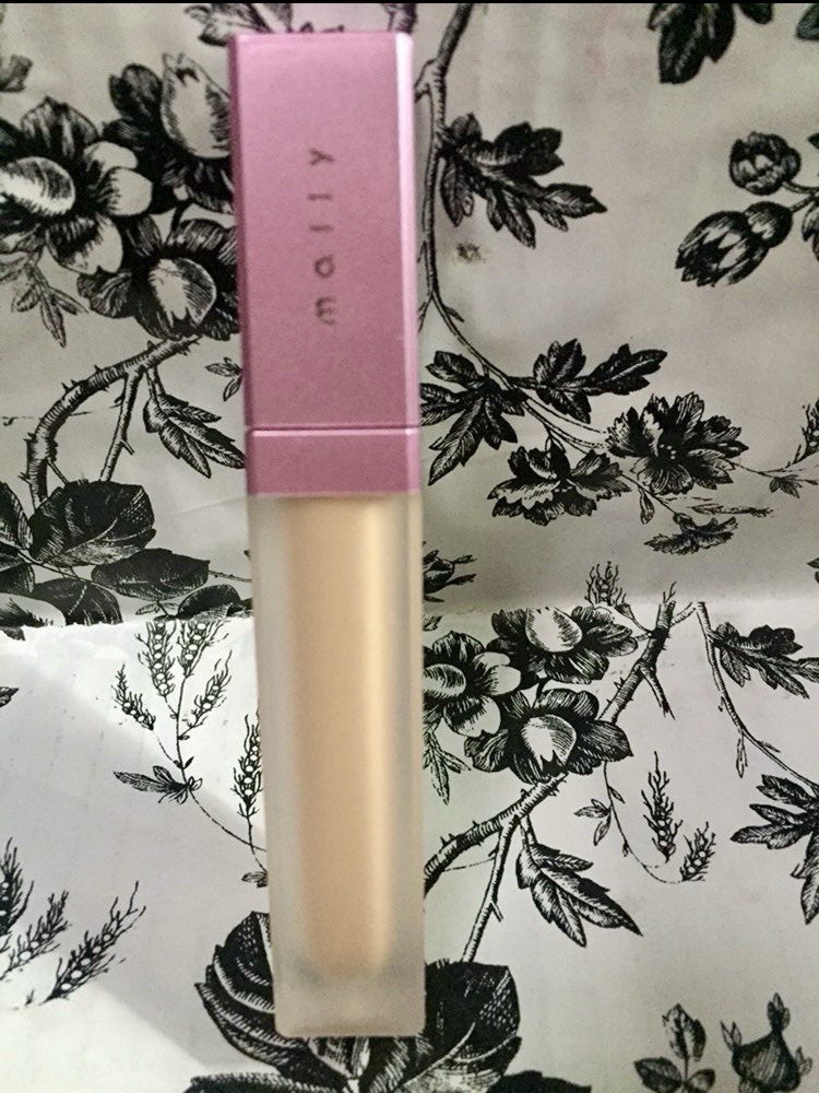 MALLY Instant Erase Concealer, Medium New Without Box