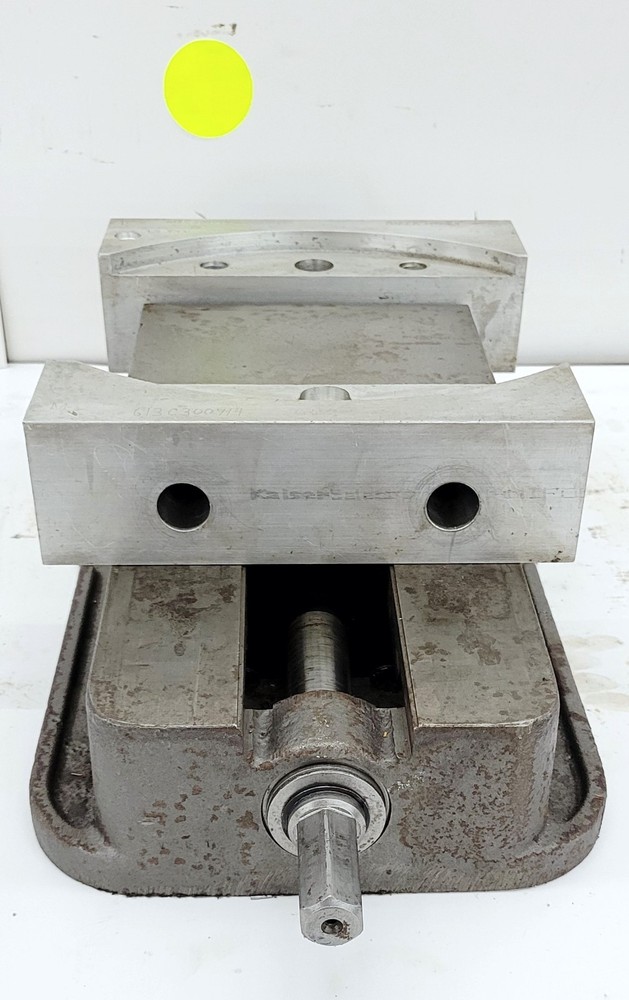 KURT 6" MACHINE VISE WITH HANDLE M/N: D675