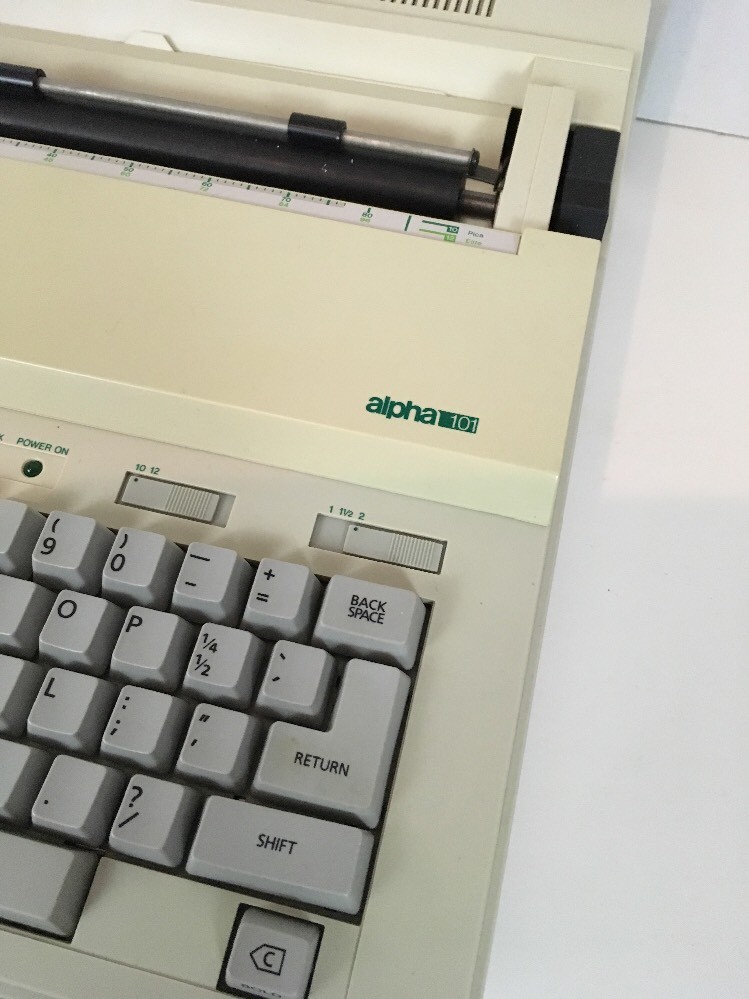 Royal Electronic Typewriter Alpha 101 Portable Made In Japan